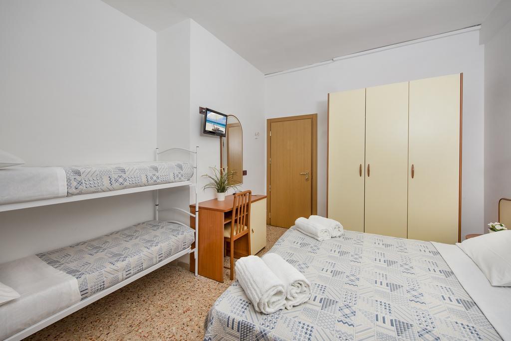 Hotel Mario Cesenatico Exterior photo